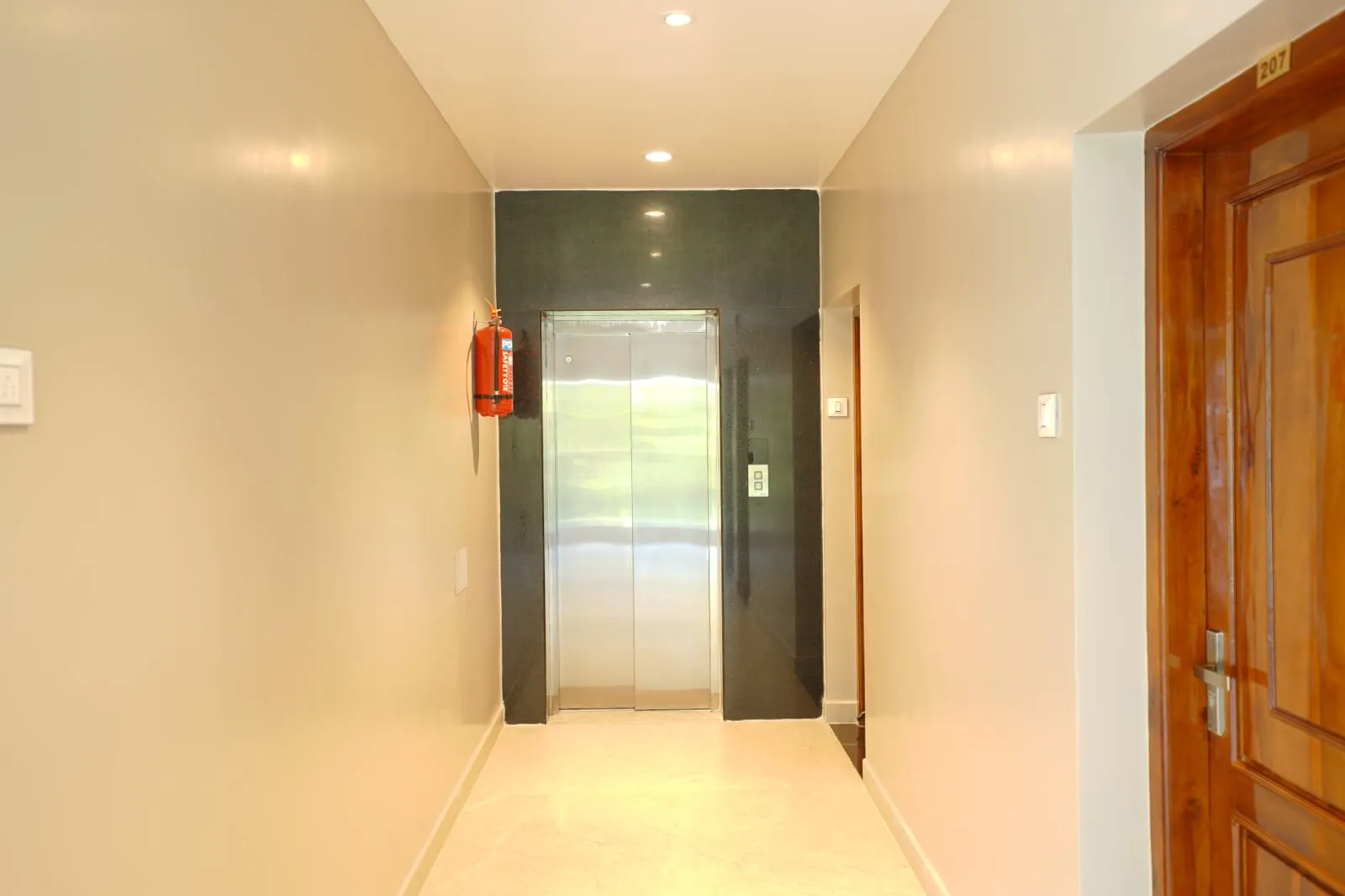 Deluxe Room 03