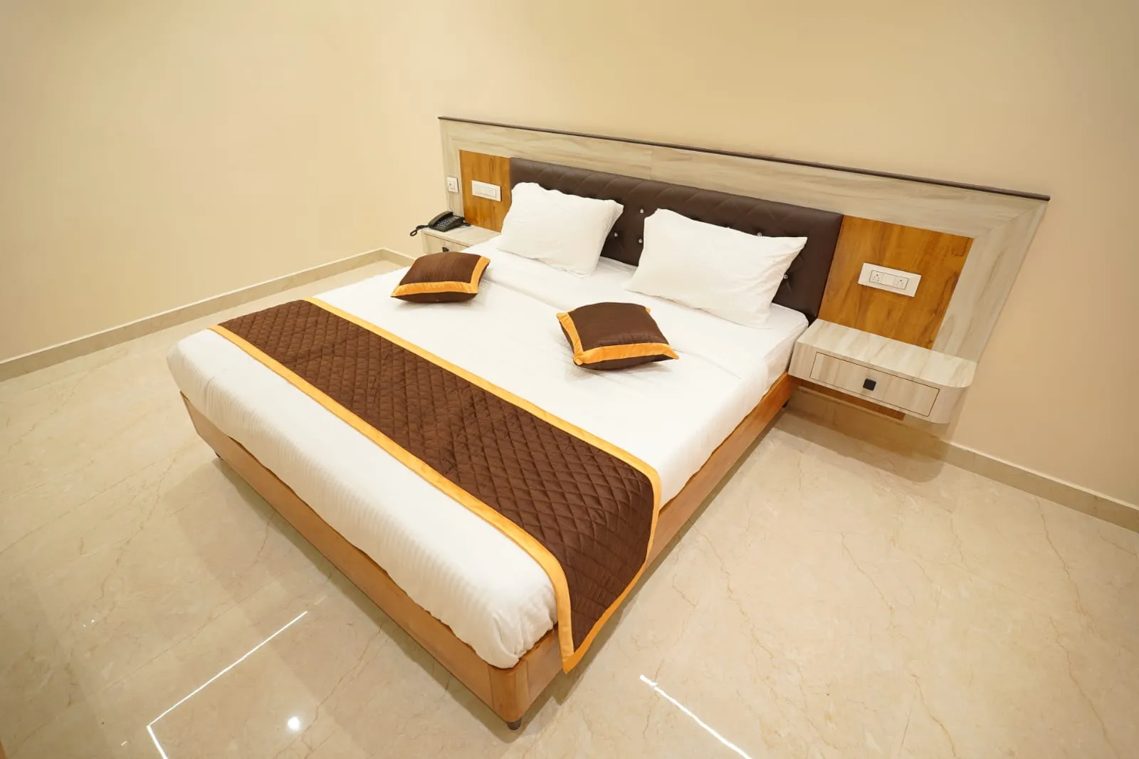 Classic bedroom at SATVI INN
